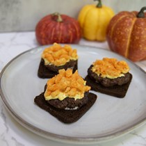 Mini Cheetos Burger on Pumpernickel 