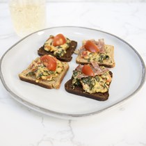 Pesto and Spinach Cocktail Rye Appetizers 